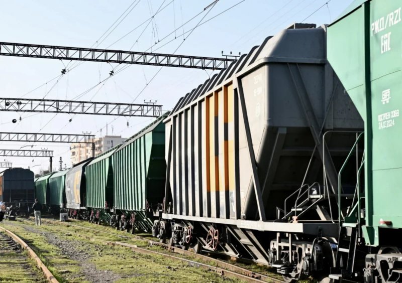 Azerbaijan reopens Iran border to cargo traffic