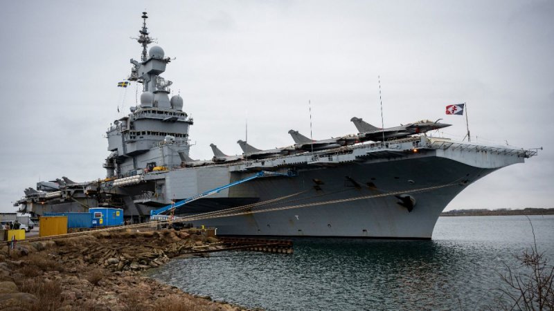 France to send10 warships, aircraft carrier for defense, says Macron