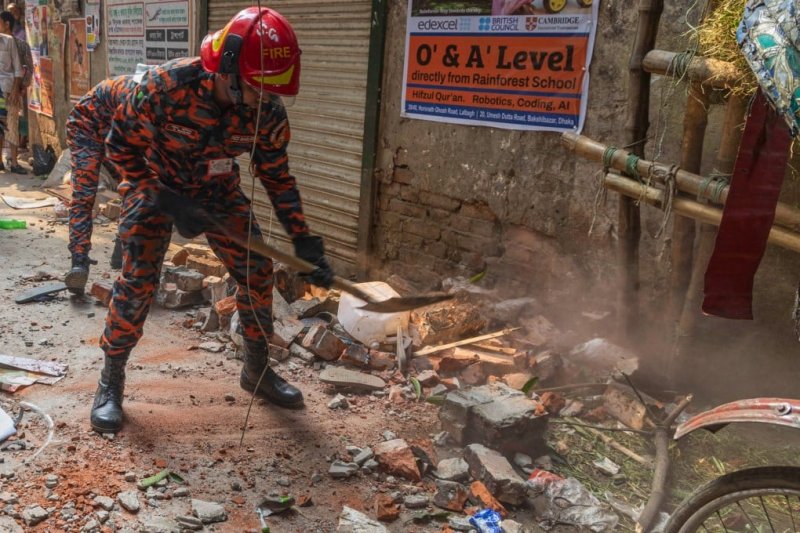 Wall collapse kills 2 children in Bangladesh