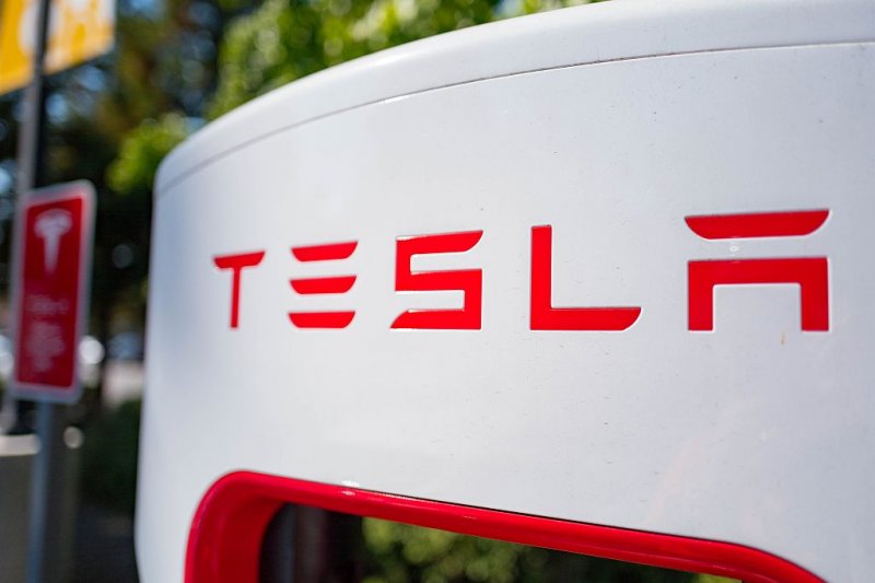 Tesla gets UK licence to supply electricity