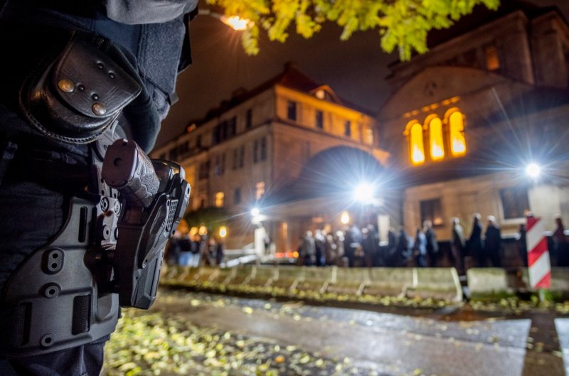 Dutch police probe fire at Rotterdam synagogue