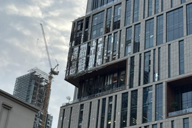  Kamikaze drone hits Dubai International Financial Centre — VIDEO 