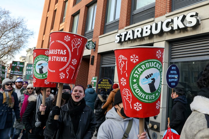 Proxy firms warn Starbucks may be overlooking labor risks 