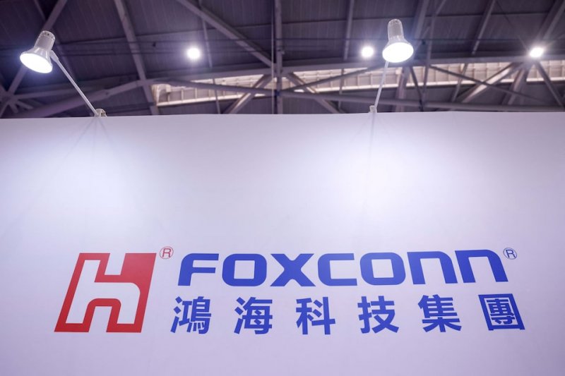 Foxconn profit drops but strong growth expected