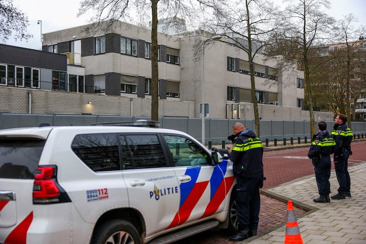 Amsterdam police probe new blast linked to extremist group 