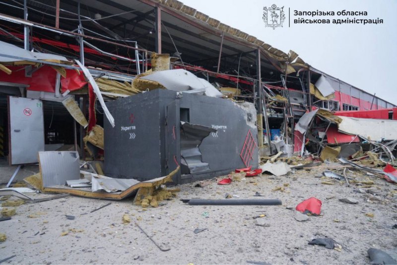 Russia strikes postal terminal in Zaporizhzhia, 8 injured -  VIDEO  