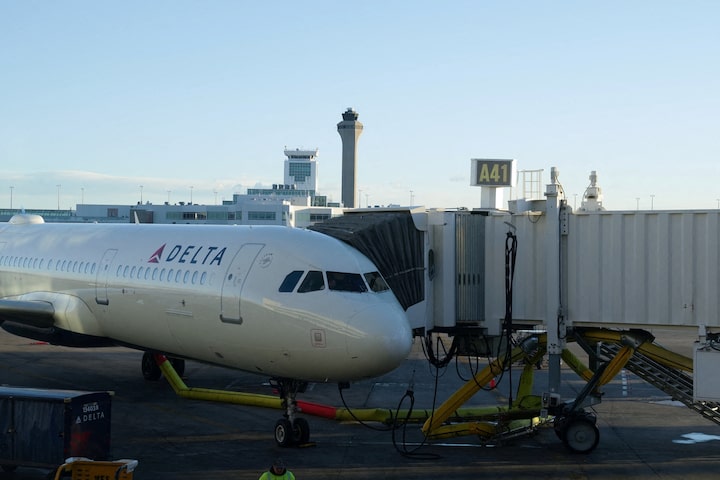 Delta lifts revenue outlook despite rising fuel costs 