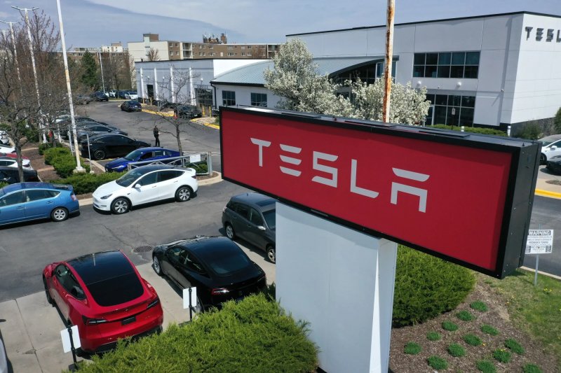 Tesla partners with LG on Michigan battery facility