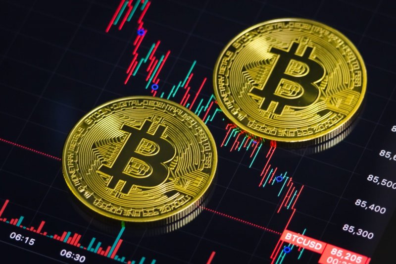 BTC fails to maintain $75,000 as derivatives boost unravels
