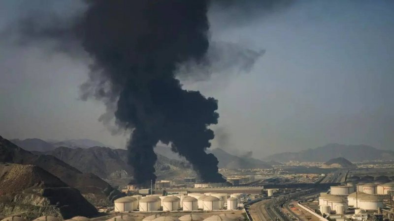 Kuwait reports key refinery attacked again 