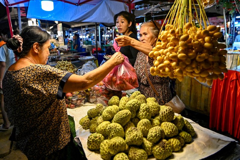 Laos plans wage hike to support workers amid economic pressure 