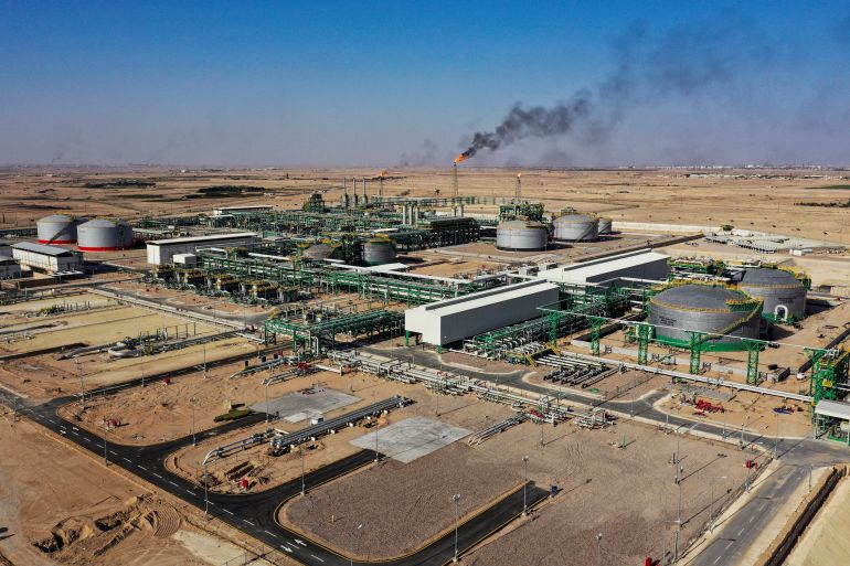 Iraq slashes oil output by 70% amid Middle East war
