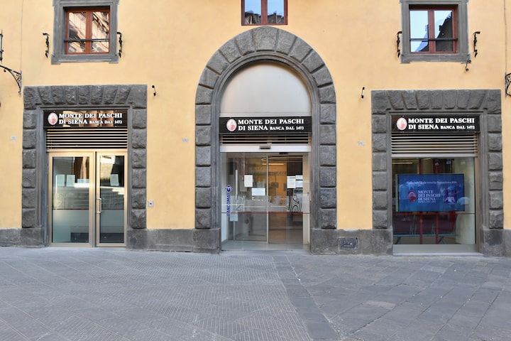 Monte dei Paschi CEO fights for new mandate