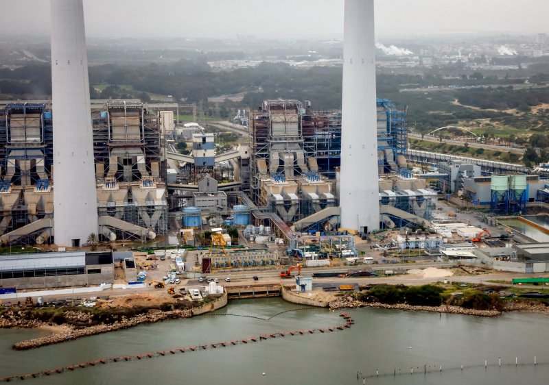 Iran’s ballistic missile targets Israel's largest power plant -  VIDEO 