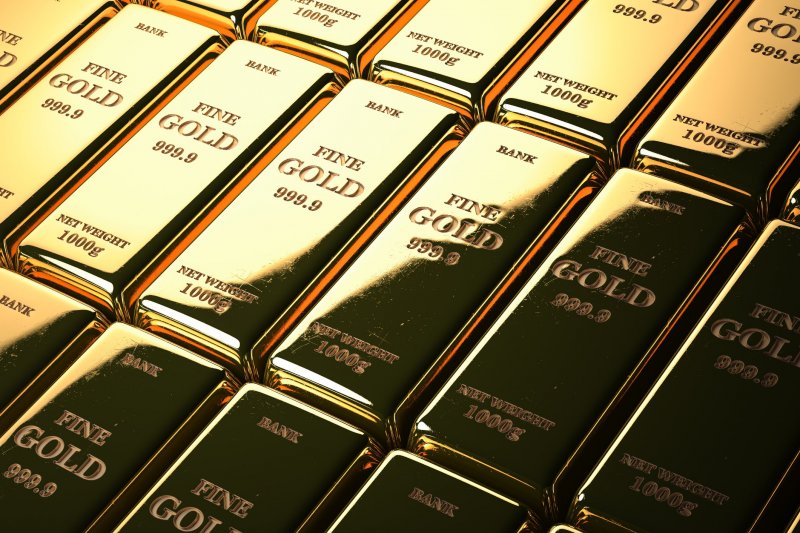 Gold up 2% as oil slump eases inflation fears amid Trump-Iran talks