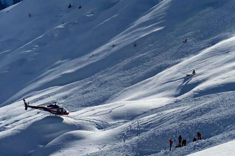 Swedish ski resort avalanche leaves several people stranded