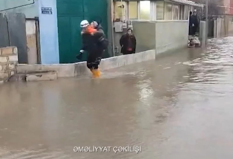 Floods in Baku: 33 evacuated amid heavy rain -  VIDEO 