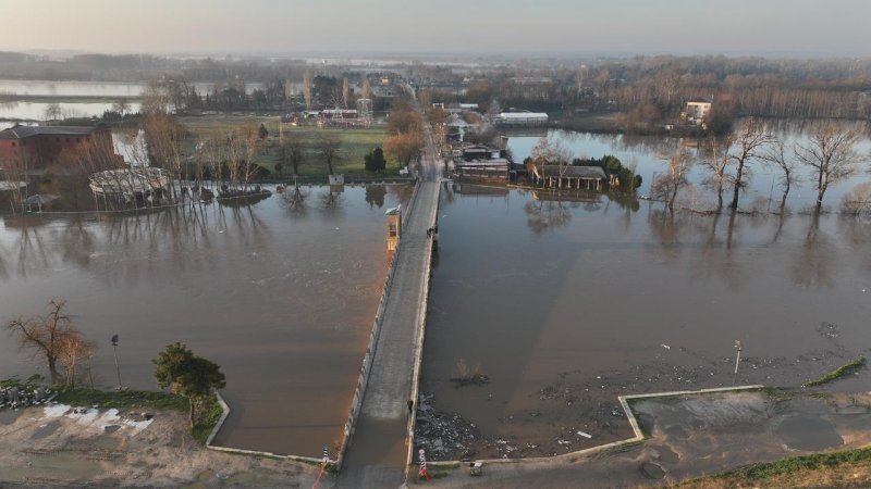 Flood warning issued in Türkiye as authorities alert residents to severe weather