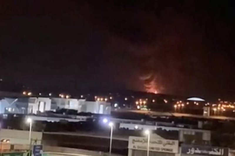 Fire breaks out at Kuwait airport after reported strike - VIDEO