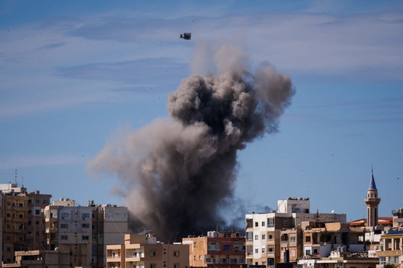 Israeli strikes in south Lebanon kill civilians