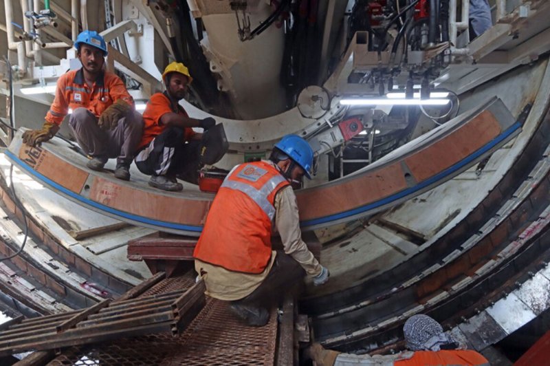 India industrial output rises 5.2% on manufacturing boost