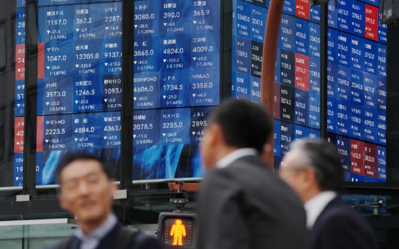 Asia stocks drop as Trump escalates threats