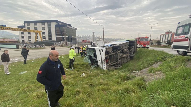2026/03/1774937403.webp + Bus carrying students overturns, 11 injured in Türkiye - PHOTO News about - Bus carrying students overturns, 11 injured in Türkiye - PHOTO