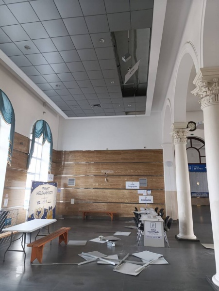 News about - Russia strikes Sloviansk railway station, 4 injured -  PHOTO 