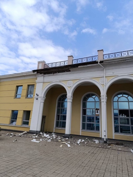 News about - Russia strikes Sloviansk railway station, 4 injured -  PHOTO 