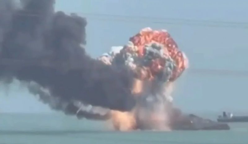 Iranian vessel ablaze after strikes near Bandar Abbas -  VIDEO 