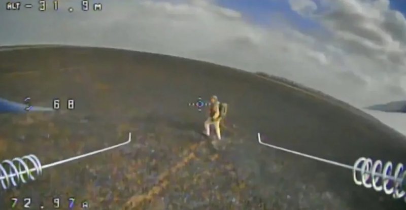  Watch:  Ukrainian drone kills a lone Russian soldier in open field