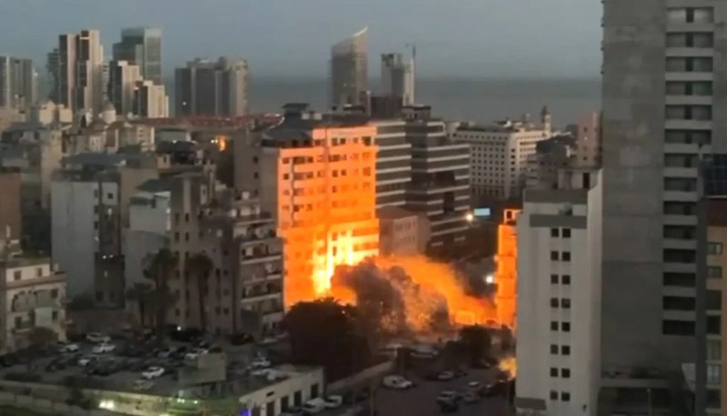 Israeli strike destroys 15-storey residential building in Beirut -  VIDEO 