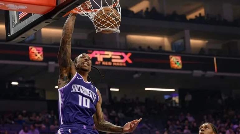 DeRozan drops 41 as Kings hold off Jazz 116–111