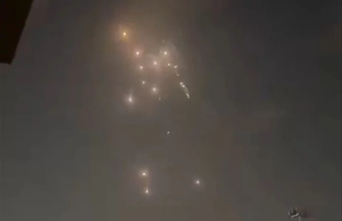  Watch:  UAE air defenses intercept Iranian missiles, drones over Dubai