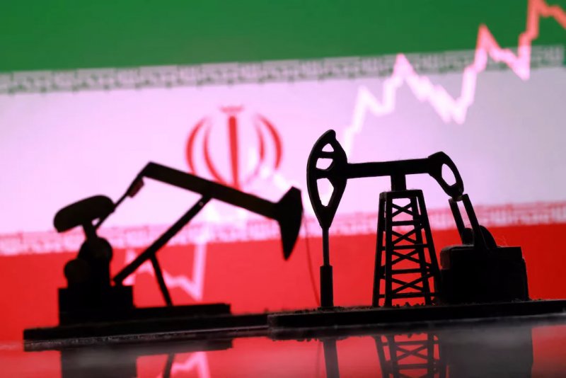 What happens if Iran blocks oil exports during the ongoing war?