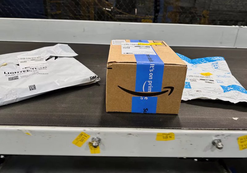 Amazon cuts USPS shipments in major shift