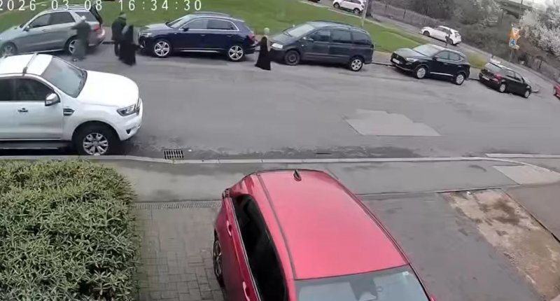  Terror in London:  Driver deliberately runs over woman in niqab, victim in critical condition  - VIDEO 