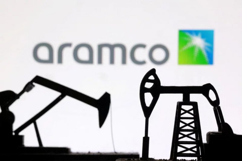 Saudi Aramco temporarily diverts some oil shipments to Yanbu port