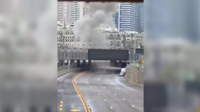 Moment Iranian strike hits central Tel Aviv  -VIDEO  