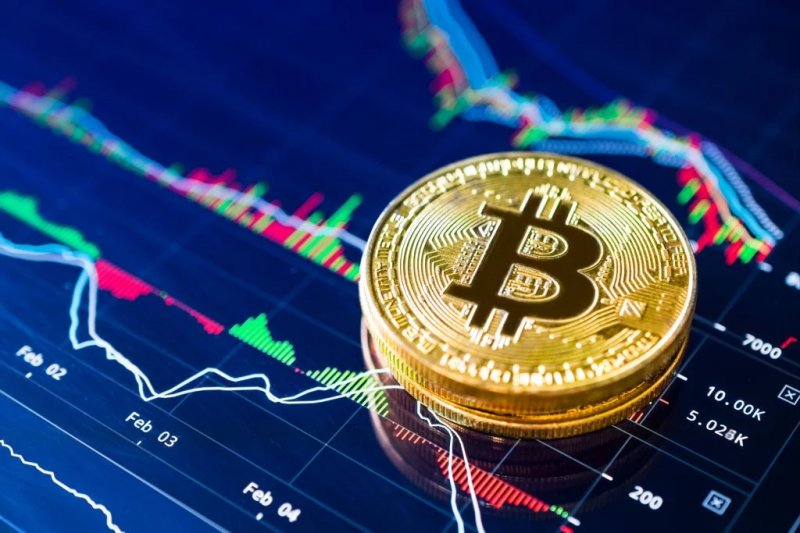 Bitcoin near $73.8k as Trump bets on fast Iran oil rebound