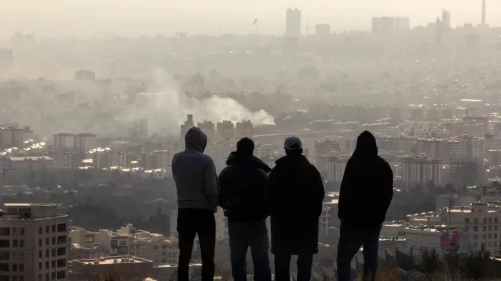 Iran missiles hit US bases in Bahrain -  VIDEO 