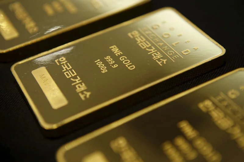 Gold faces prolonged consolidation as dollar strength weighs on prices 