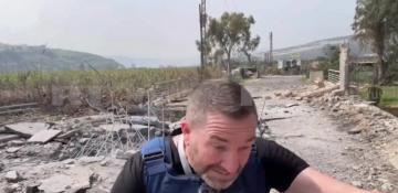  WATCH : Israeli missile hits near journalist in Lebanon