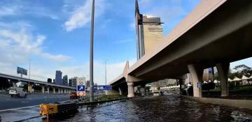 Dubai deluge: Torrential rain triggers floods, paralyzes traffic and flights -   VIDEO 
