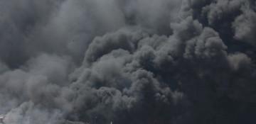 Massive smoke plume emerges over Iran's Bushehr -   VIDEO 