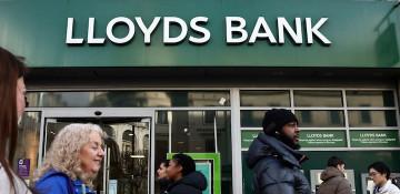 Lloyds apologizes after customers briefly see others’ transactions 