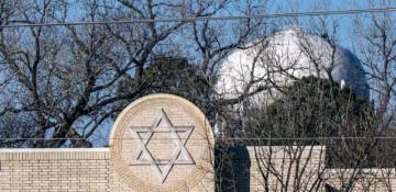 Terrorist attack MOMENT at an American synagogue - VIDEO