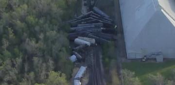 Train derails in Fort Bend County, chaos erupts on roads -   VIDEO 