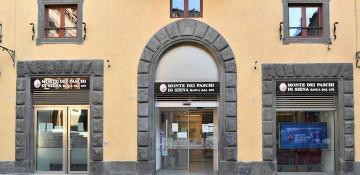 Monte dei Paschi CEO fights for new mandate