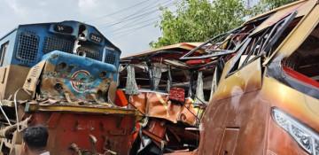 Train-bus collision kills 12 in E. Bangladesh 